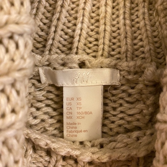 Cable Knit Beige Turtleneck from H&M - Picture 2 of 8